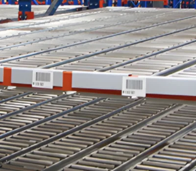 Etiquetado y señalización de canal de un rack carton flow FMP Racks