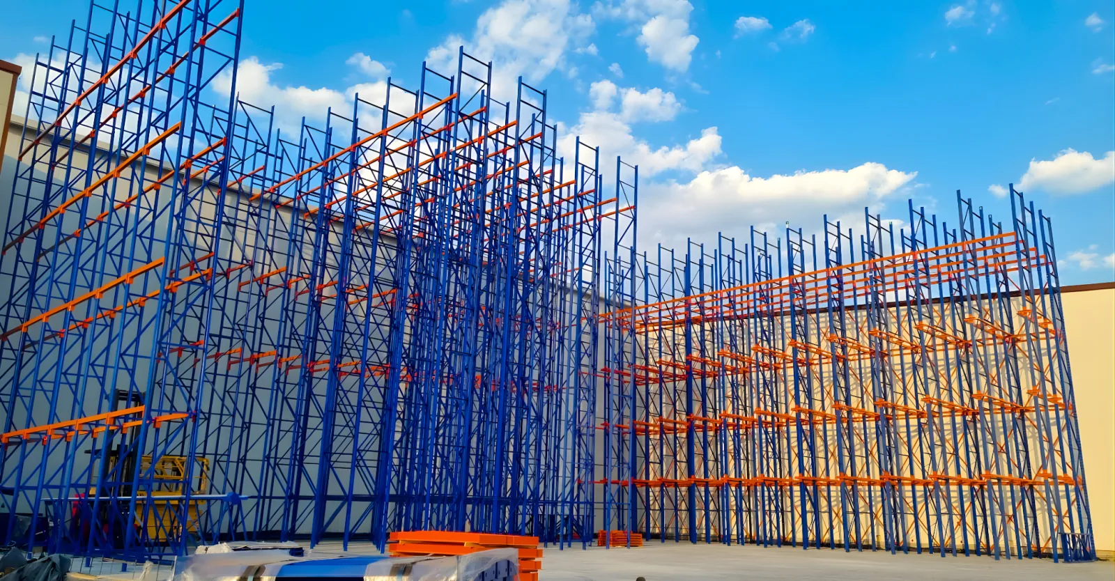 Rack autosoportado FMP Racks, la estructura sostiene el almacén
