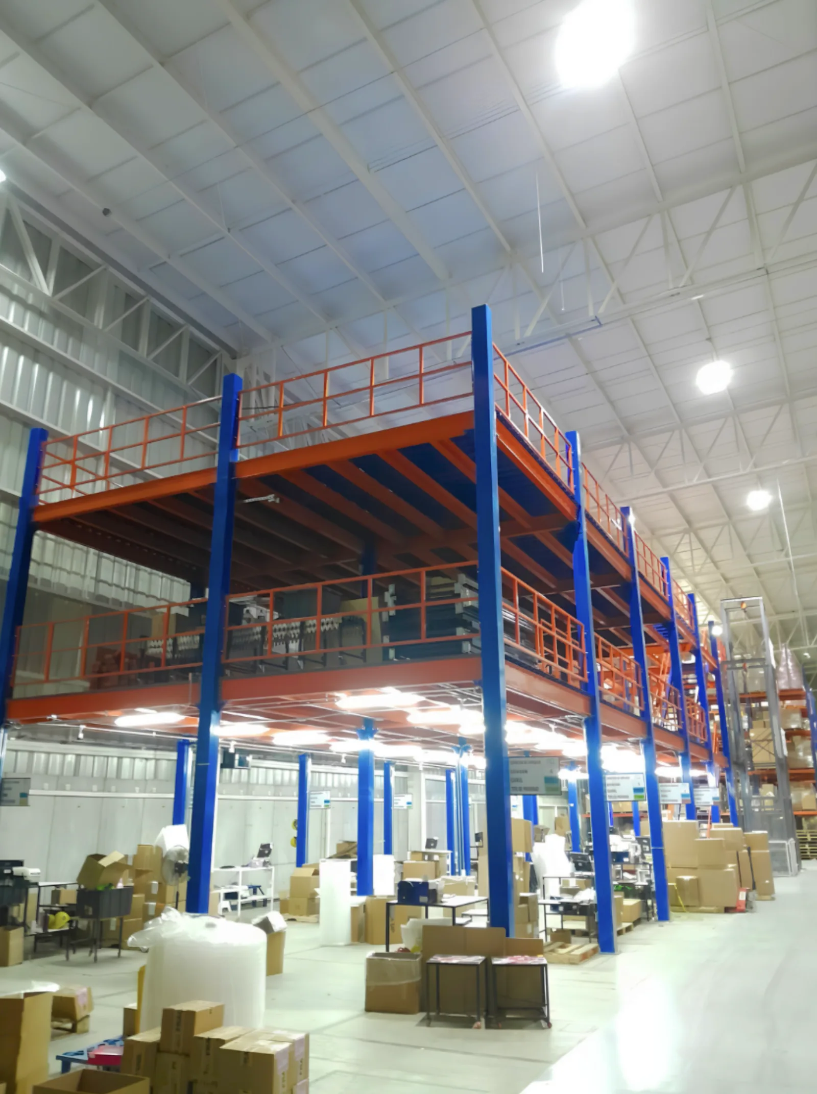 Rack Mezzanine FMP Racks con niveles adicionales de almacenaje